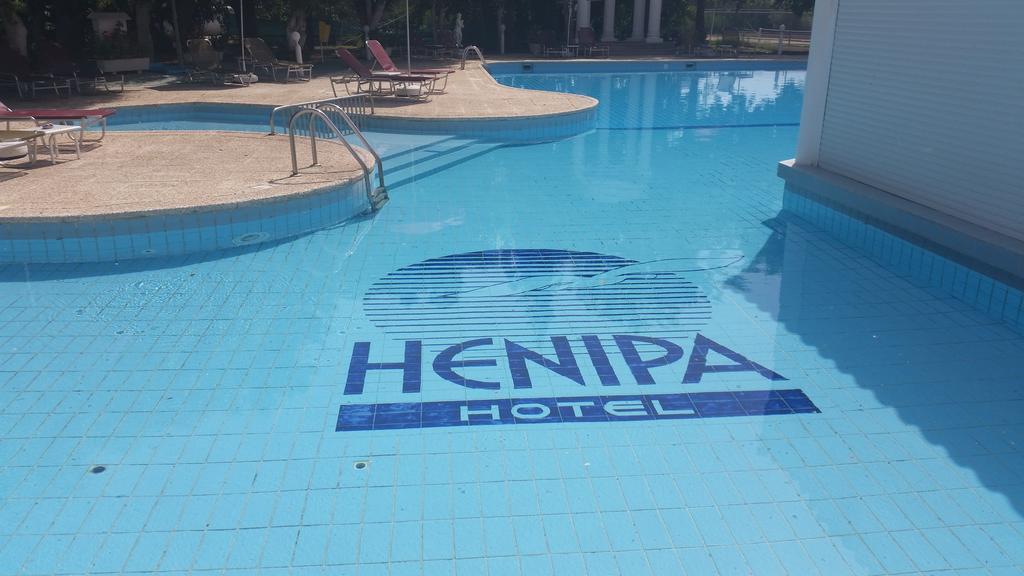 Crown Resorts Henipa Ларнака Экстерьер фото