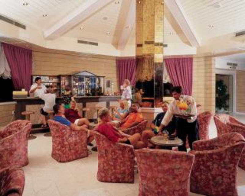 Crown Resorts Henipa Ларнака Экстерьер фото