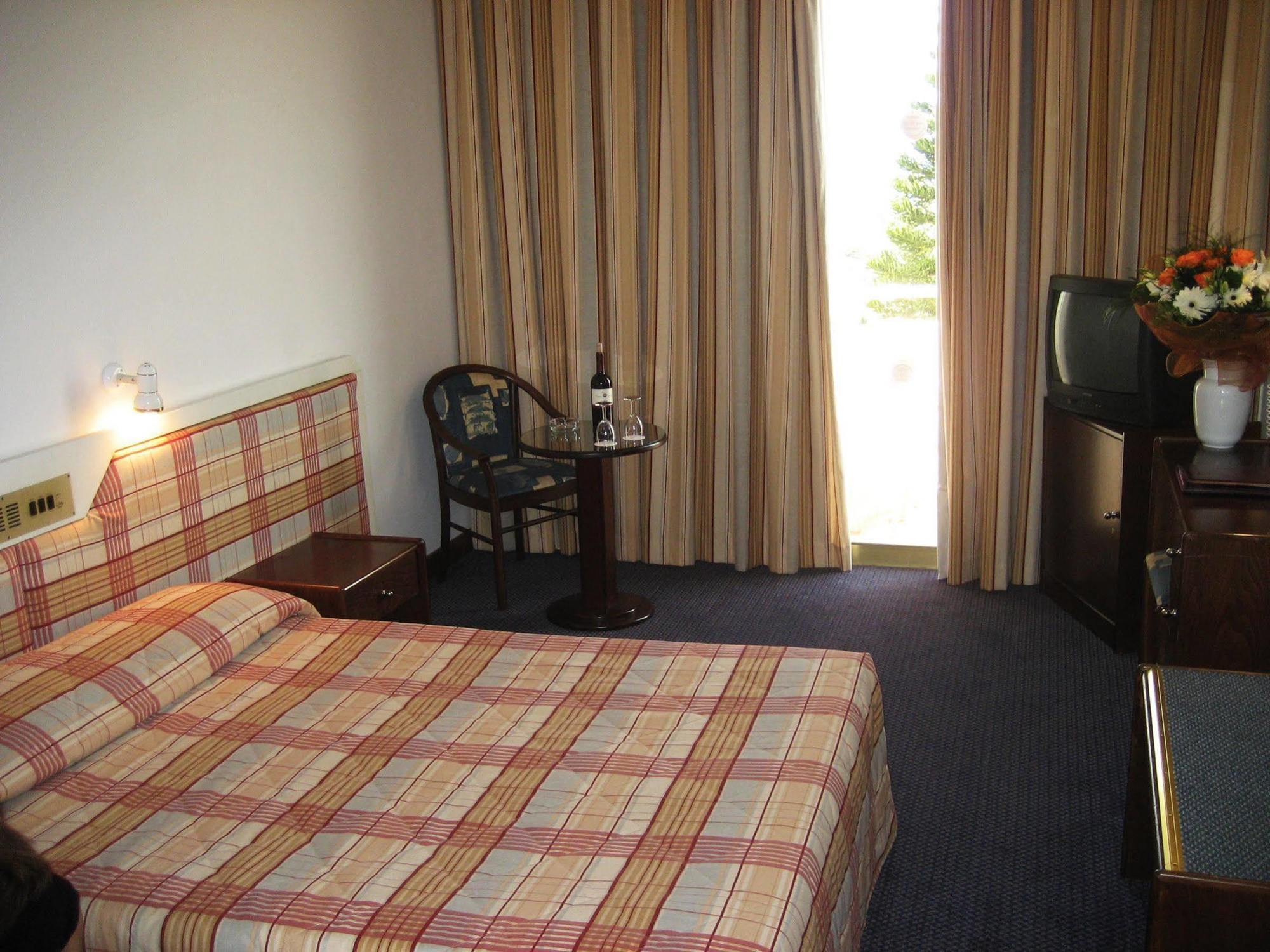 Crown Resorts Henipa Ларнака Экстерьер фото